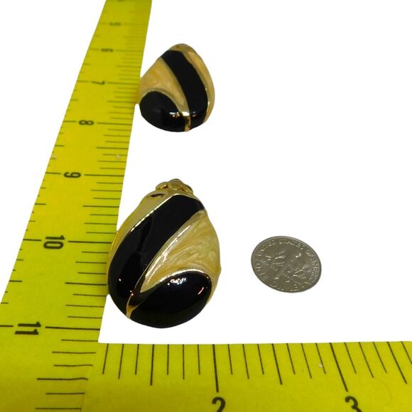 Clip-On Earrings Cream Black Enamel Teardrop Retro Gold Tone Statement Jewelry - Picture 3 of 5